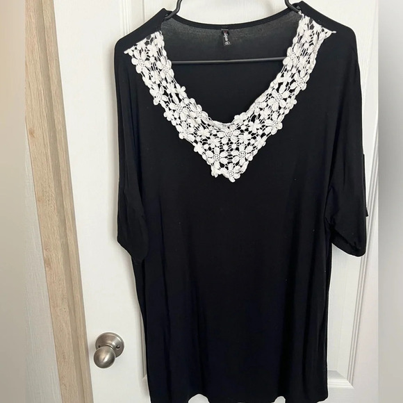1 Clique Tops - 1 Clique Xl black top with white crochet lace collar.